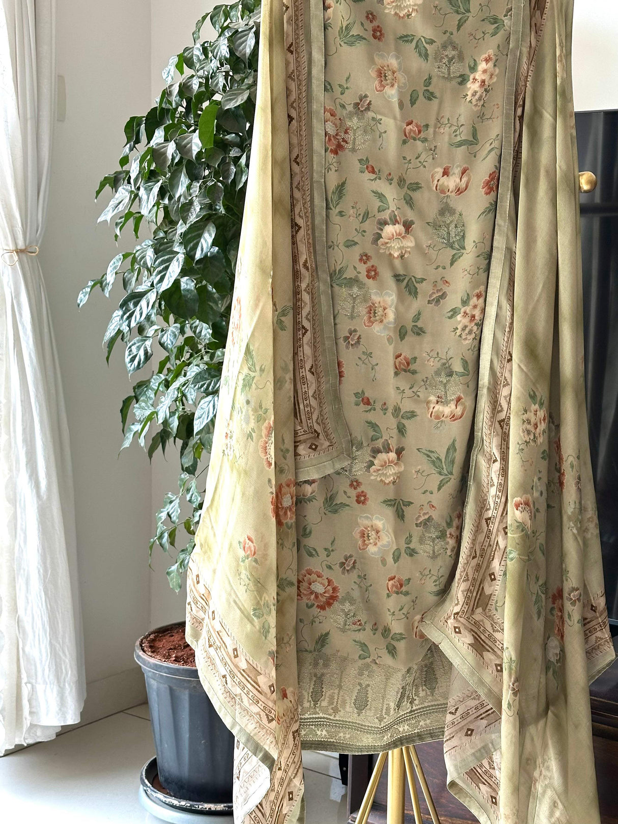 crepe-unstitched-kurta-with-machine-embroidery-and-bottom-fabric-with-dupatta