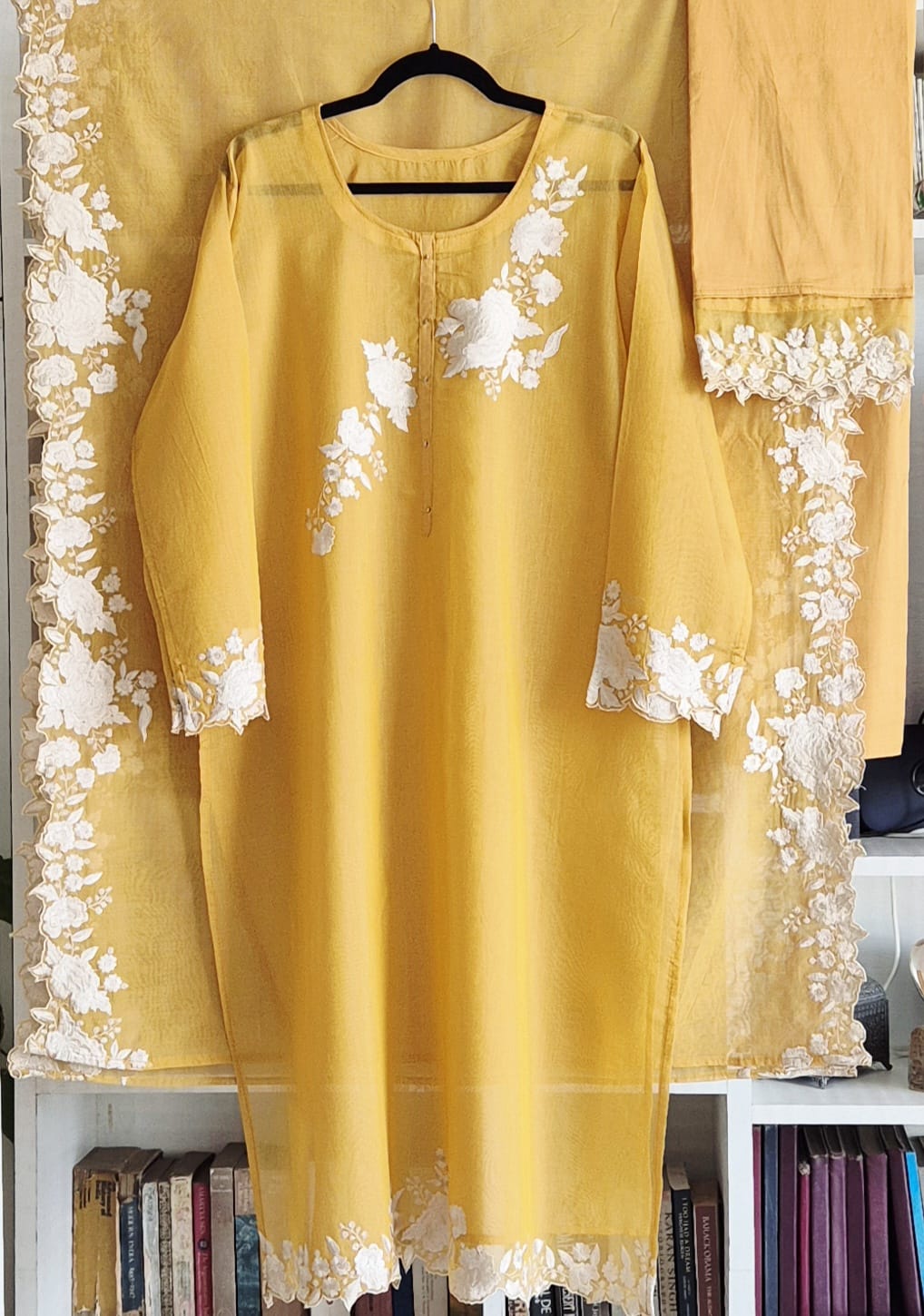 cutwork-embroidered-mulchanderi-semi-stitched-suits-set