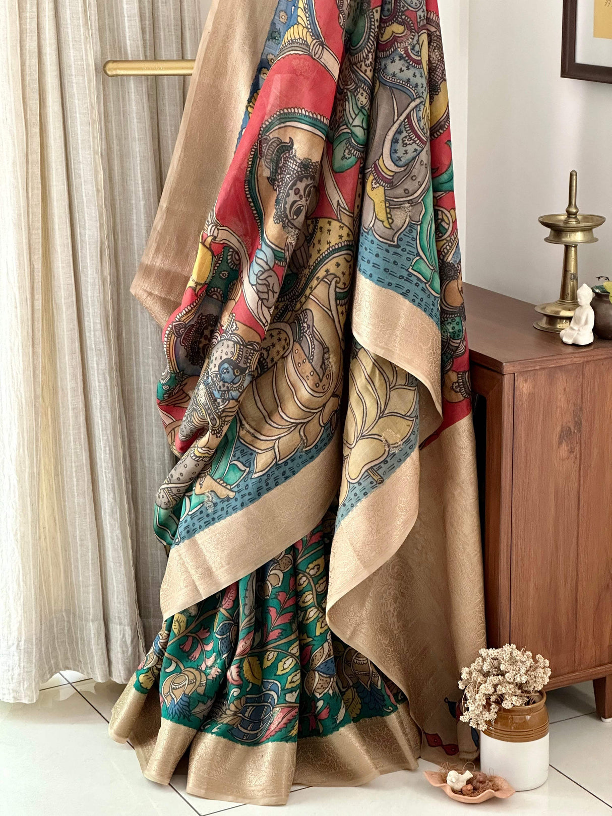 dashavtaram-banarasi-munga-silk-kalamkari-saree-motif-highlight-view