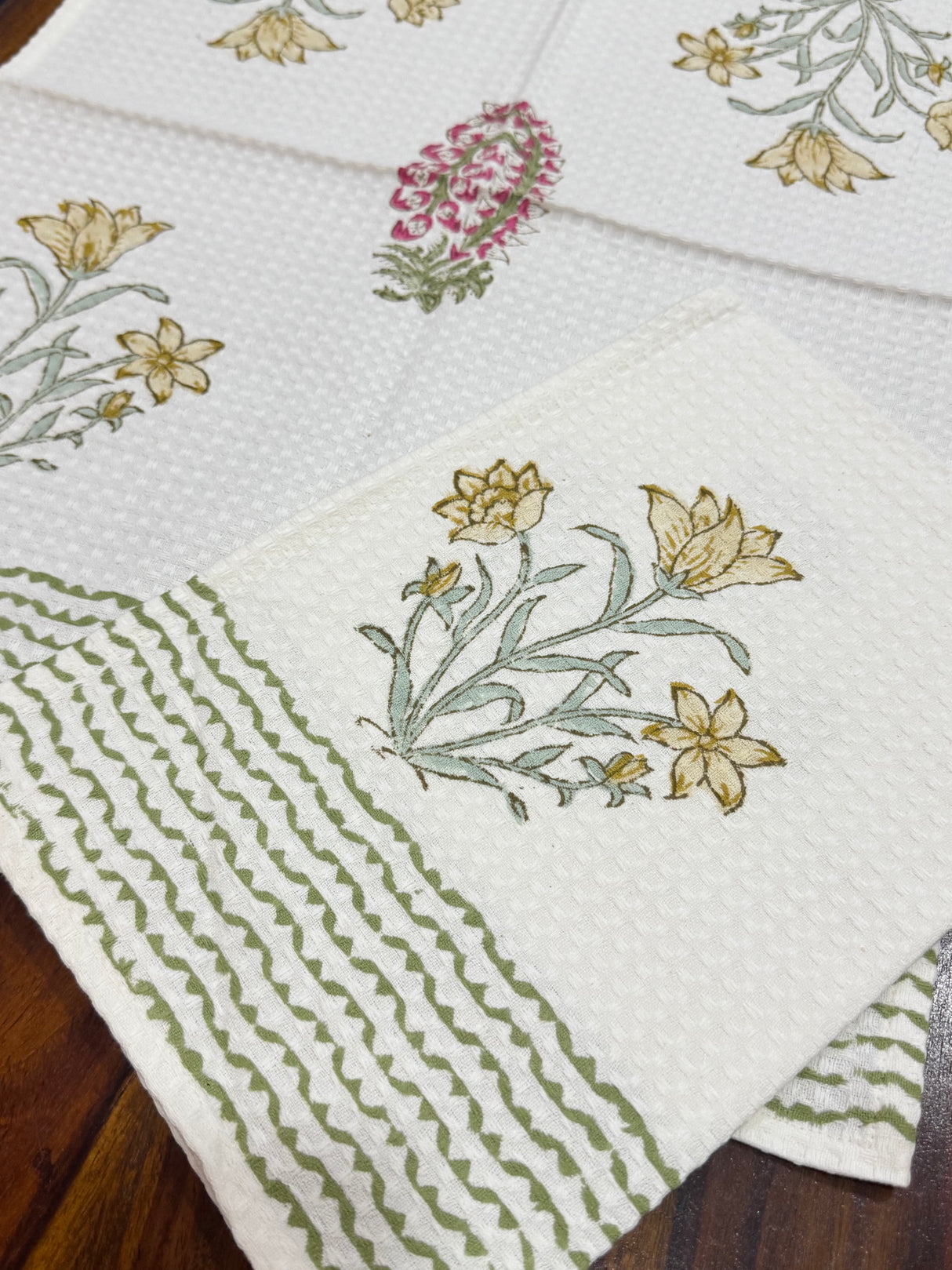 decorative-botanical-bloom-cotton-hand-towel
