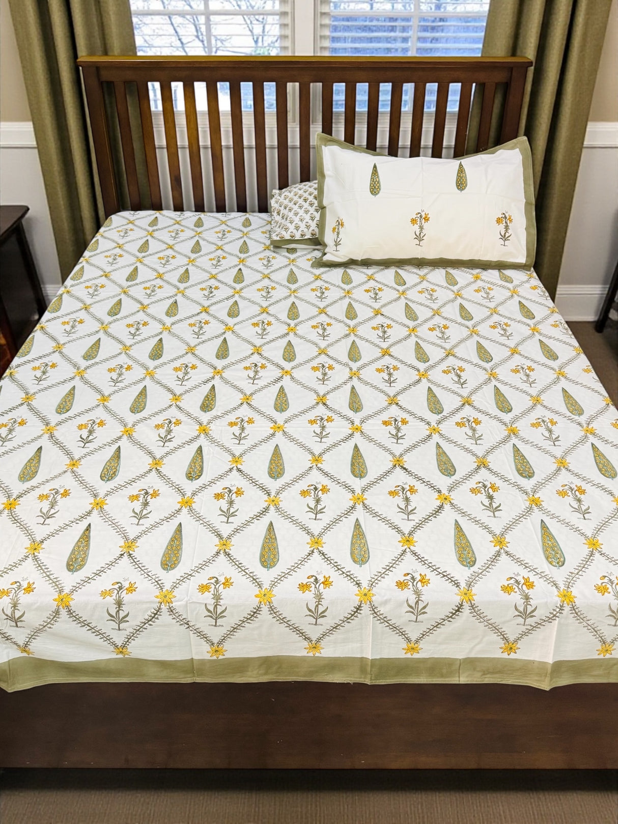 decorative-floral-cotton-bedsheet