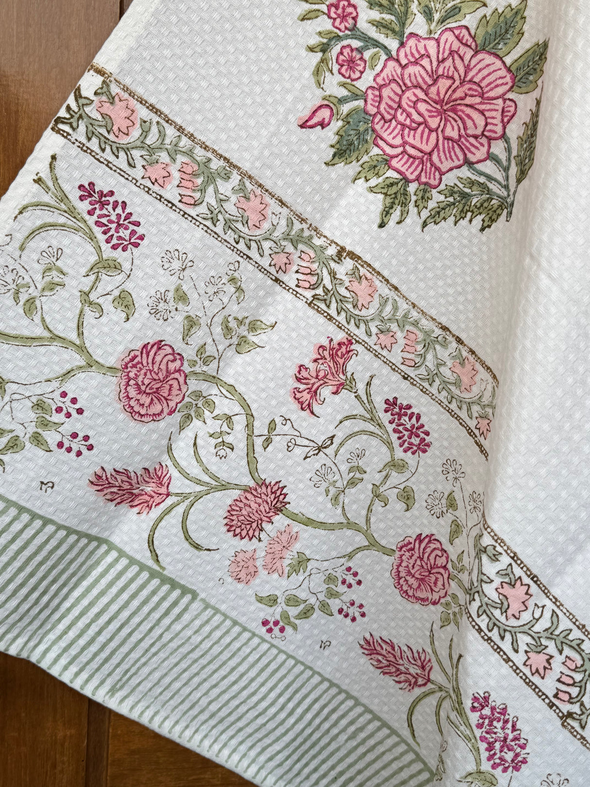 decorative-meadow-pattern-cotton-waffle-weave-towel