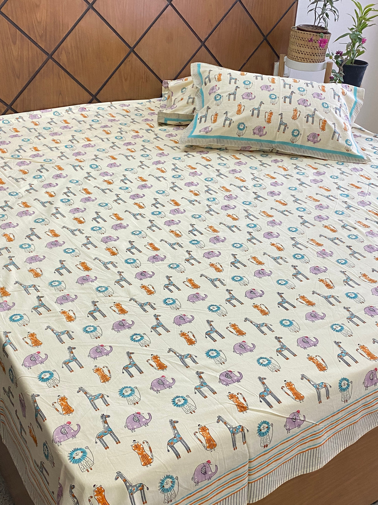 double-jungle-cotton-bedsheet-full-view-one