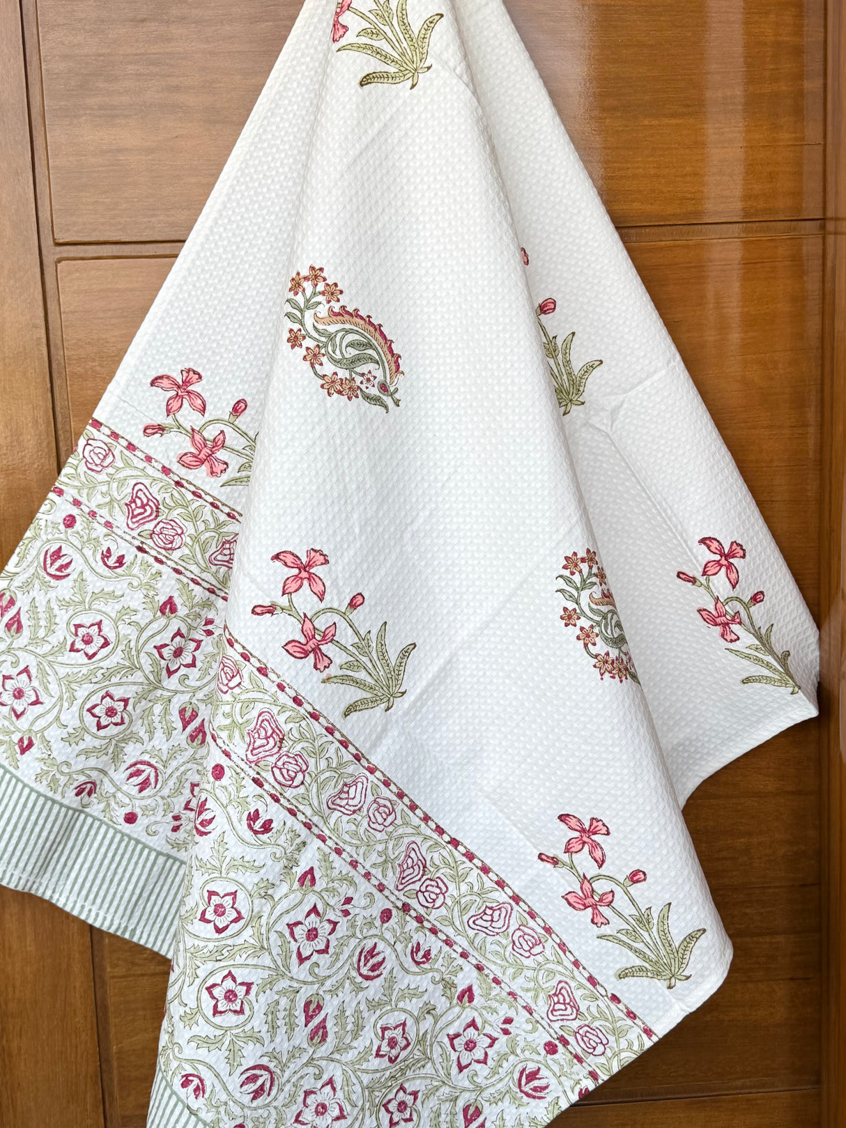 absorbent-lightweight-handblock-honeycomb-towel