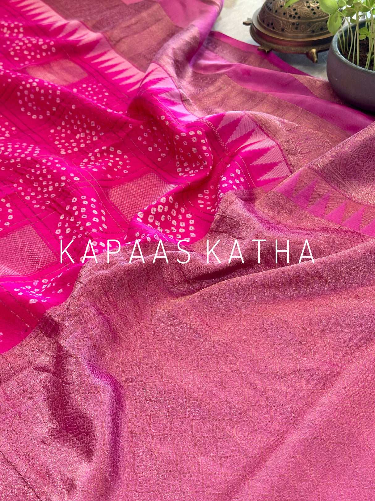 elegant-bandhani-vasundhra-saree