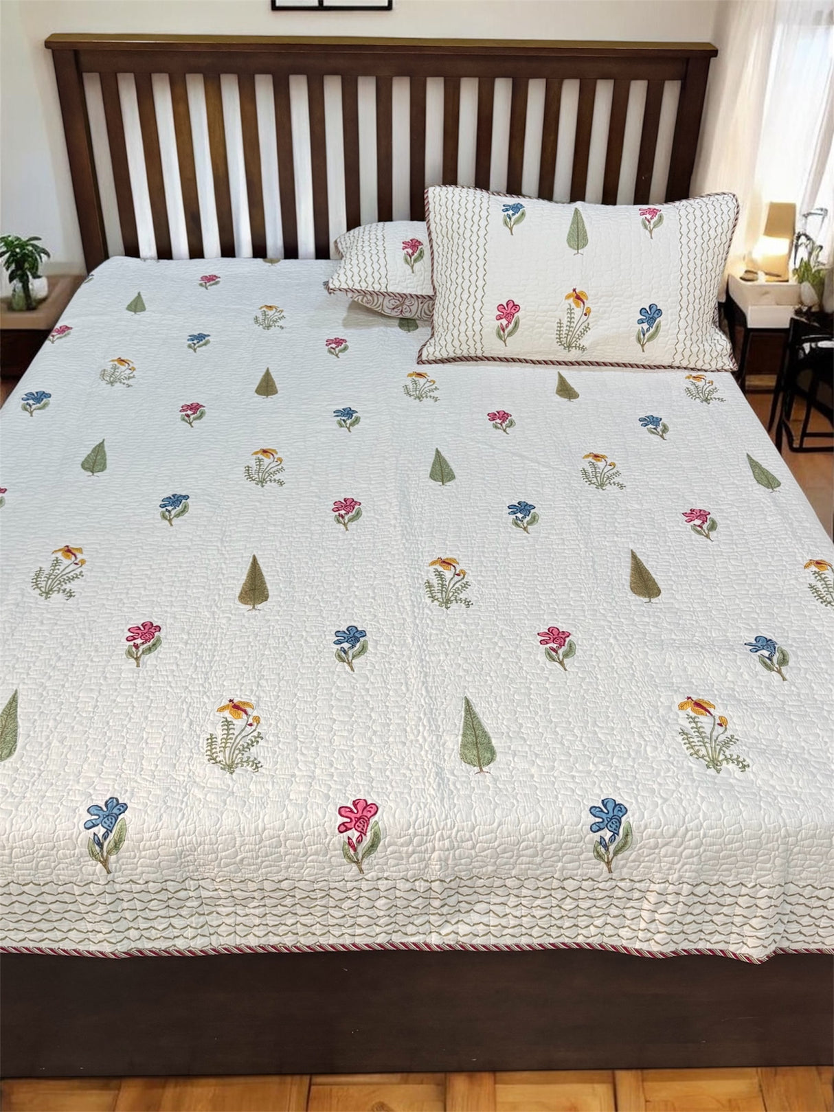 elegant-king-bedcover-mulmul-kapaas-katha
