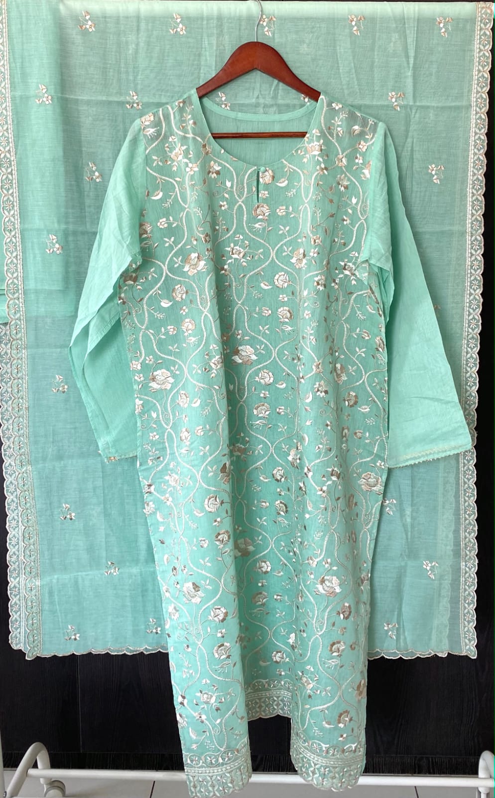 elegant-subtle-unstitched-mulchanderi-embroidered-3pc-suit-set-sea-green