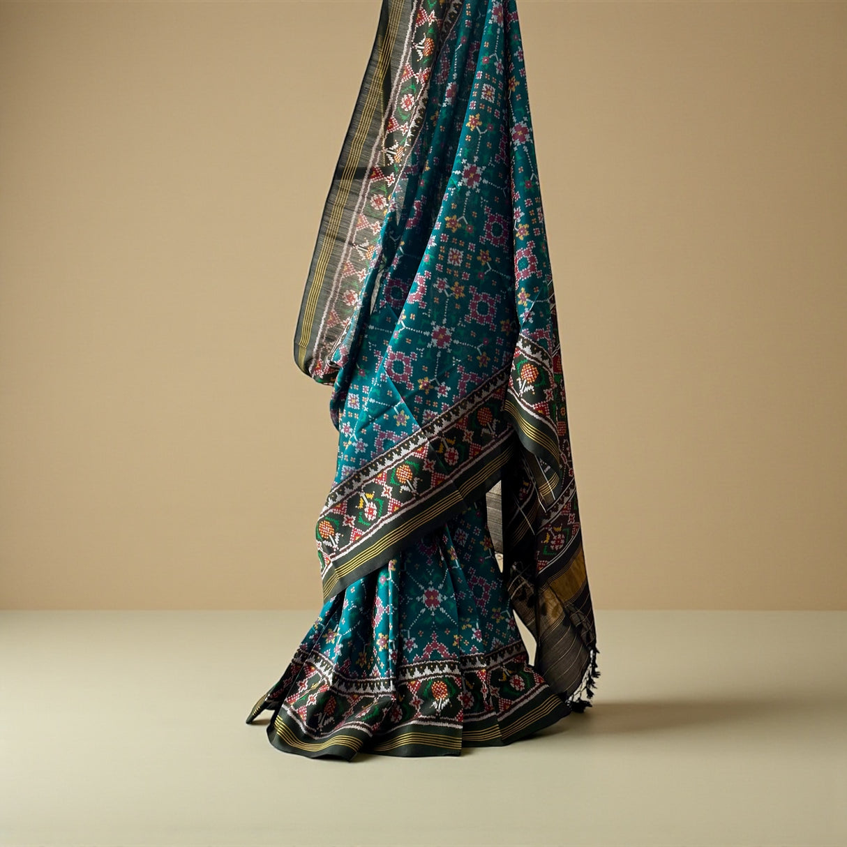 elegant-teal-single-ikat-handloom-mulberry-silk-saree