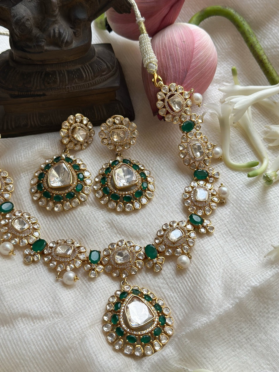 emerald-noor-handcrafted-92-5-silver-necklace-with-moissanite-polki