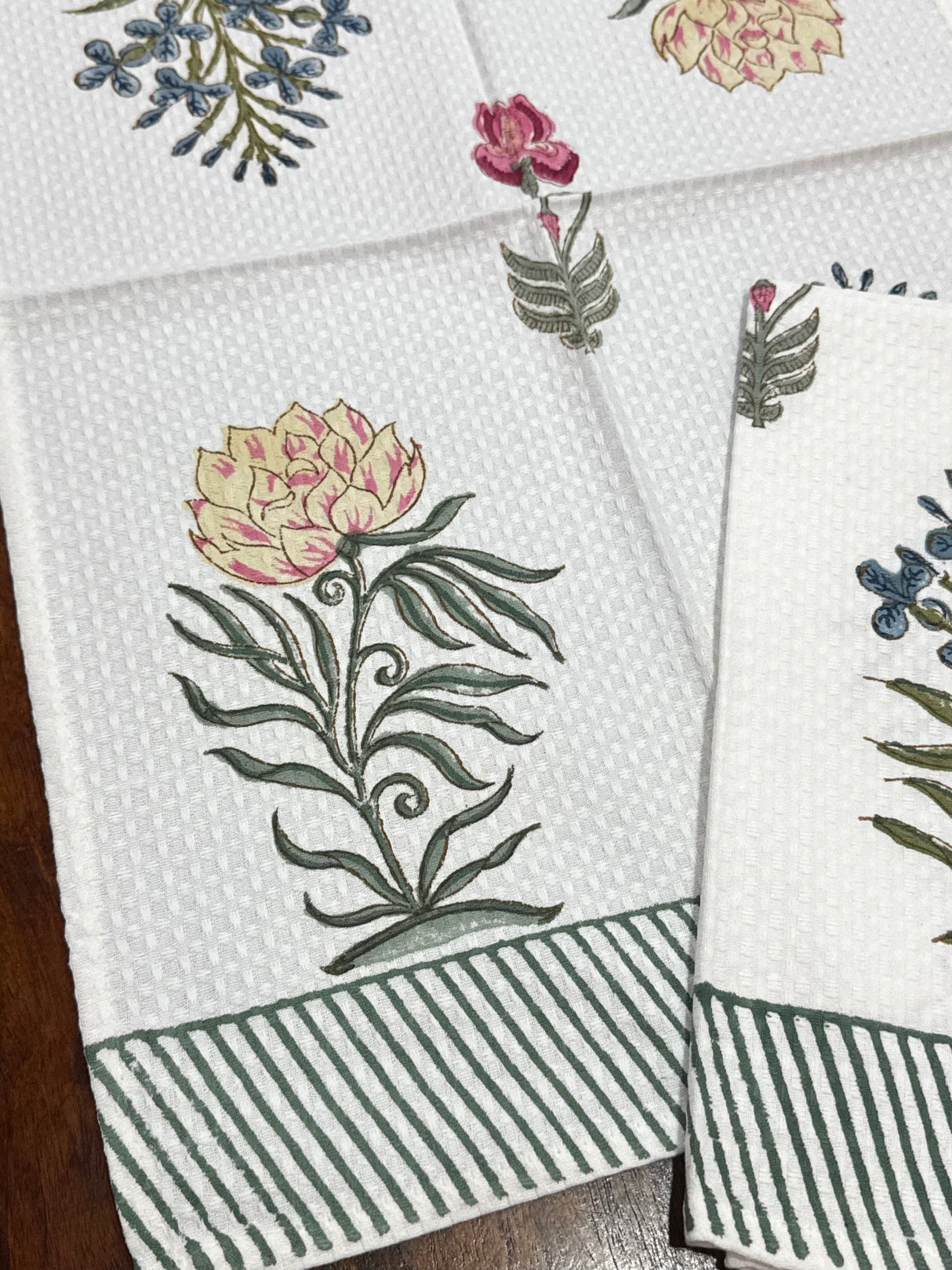 everyday-cotton-hand-towel-with-floral-bouquets