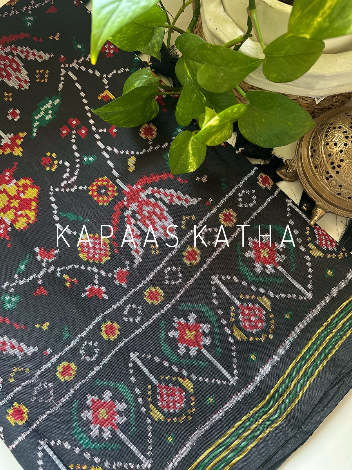festive-lustrous-reign-single-ikat-handloom-mulberry-silk-saree