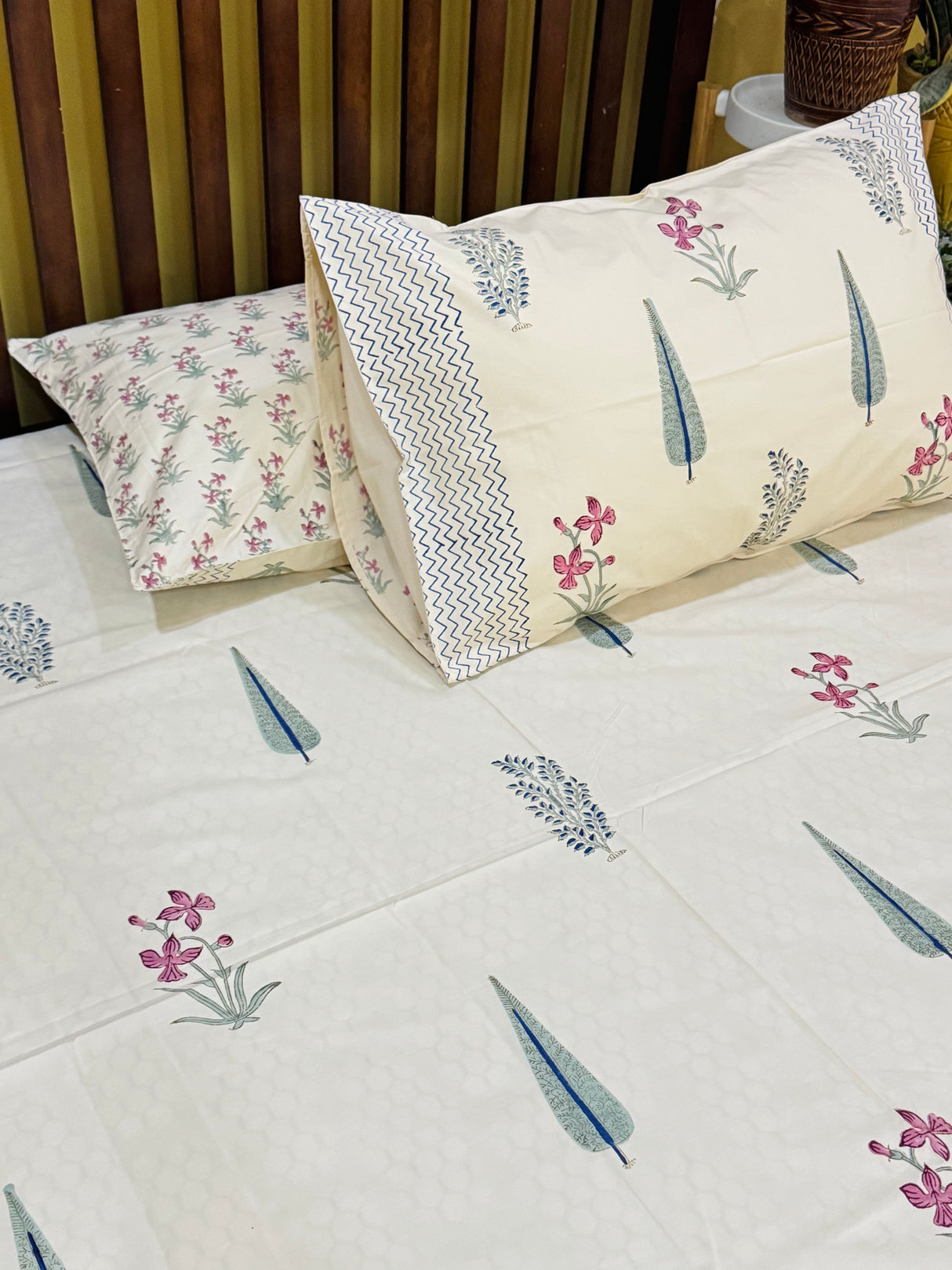 fitted-muted-flora-handblock-print-pure-cotton-bedsheet