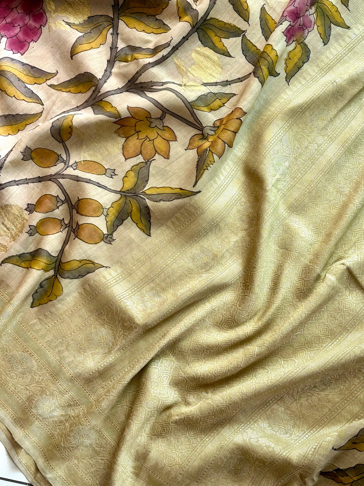 floral-banarsee-munga-silk-kalamkari-saree-design-focus