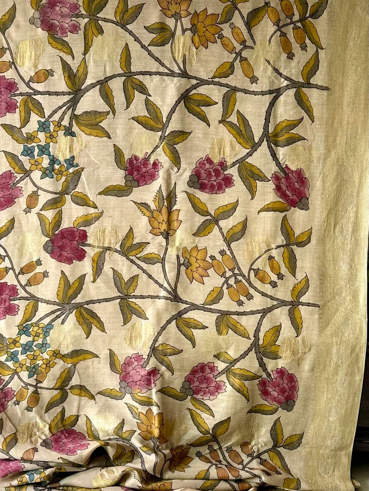 floral-banarsee-munga-silk-kalamkari-saree-design-zoom-in