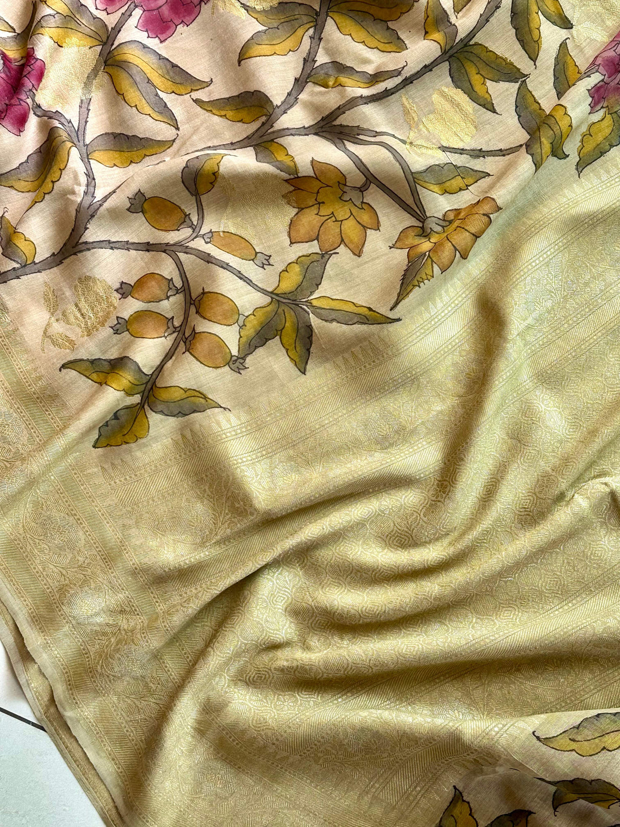 floral-banarsee-munga-silk-kalamkari-saree-fabric-texture-view