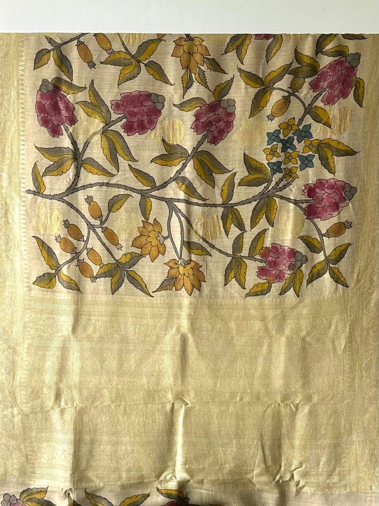 floral-banarsee-munga-silk-kalamkari-saree-motif-highlight-view