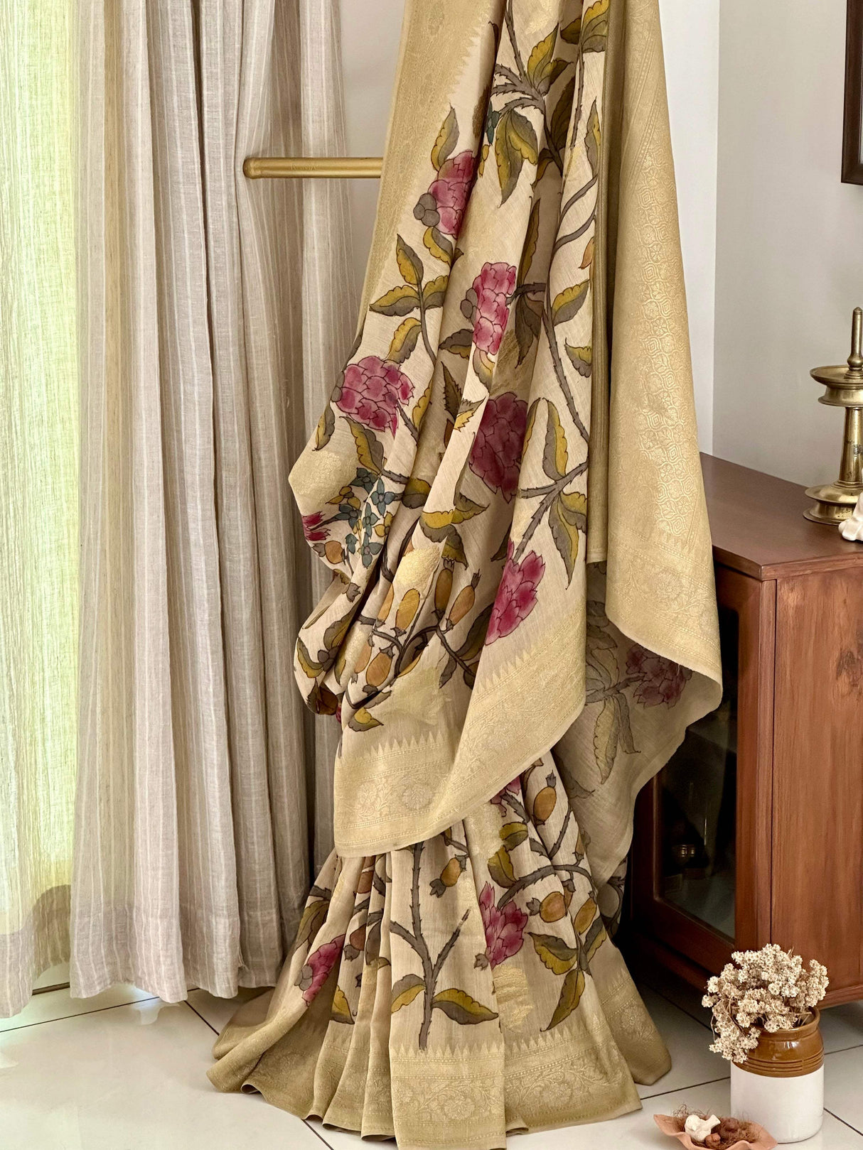 floral-banarsee-munga-silk-kalamkari-saree-pallu-detailed-view