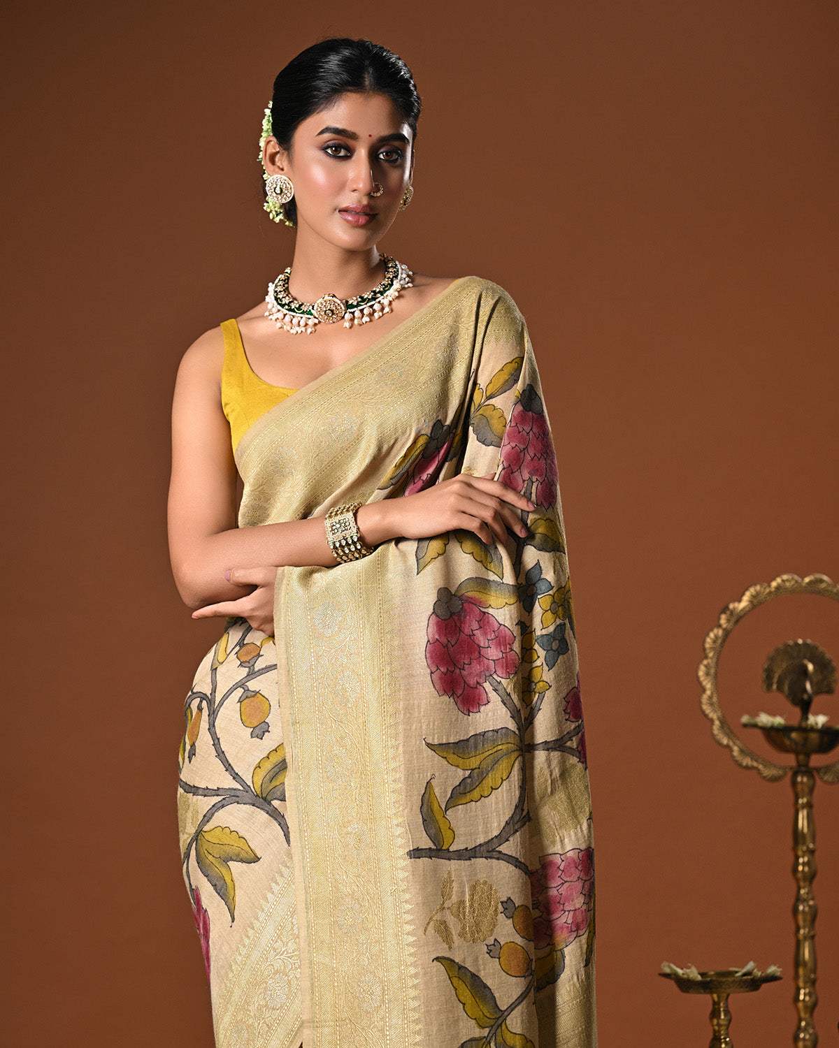 floral-banarsee-munga-silk-kalamkari-saree-side-view