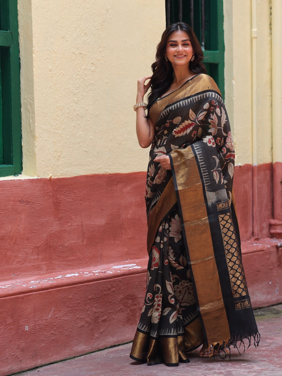 floral-black-cotton-silk-pen-kalamkari-saree-model-front-angle