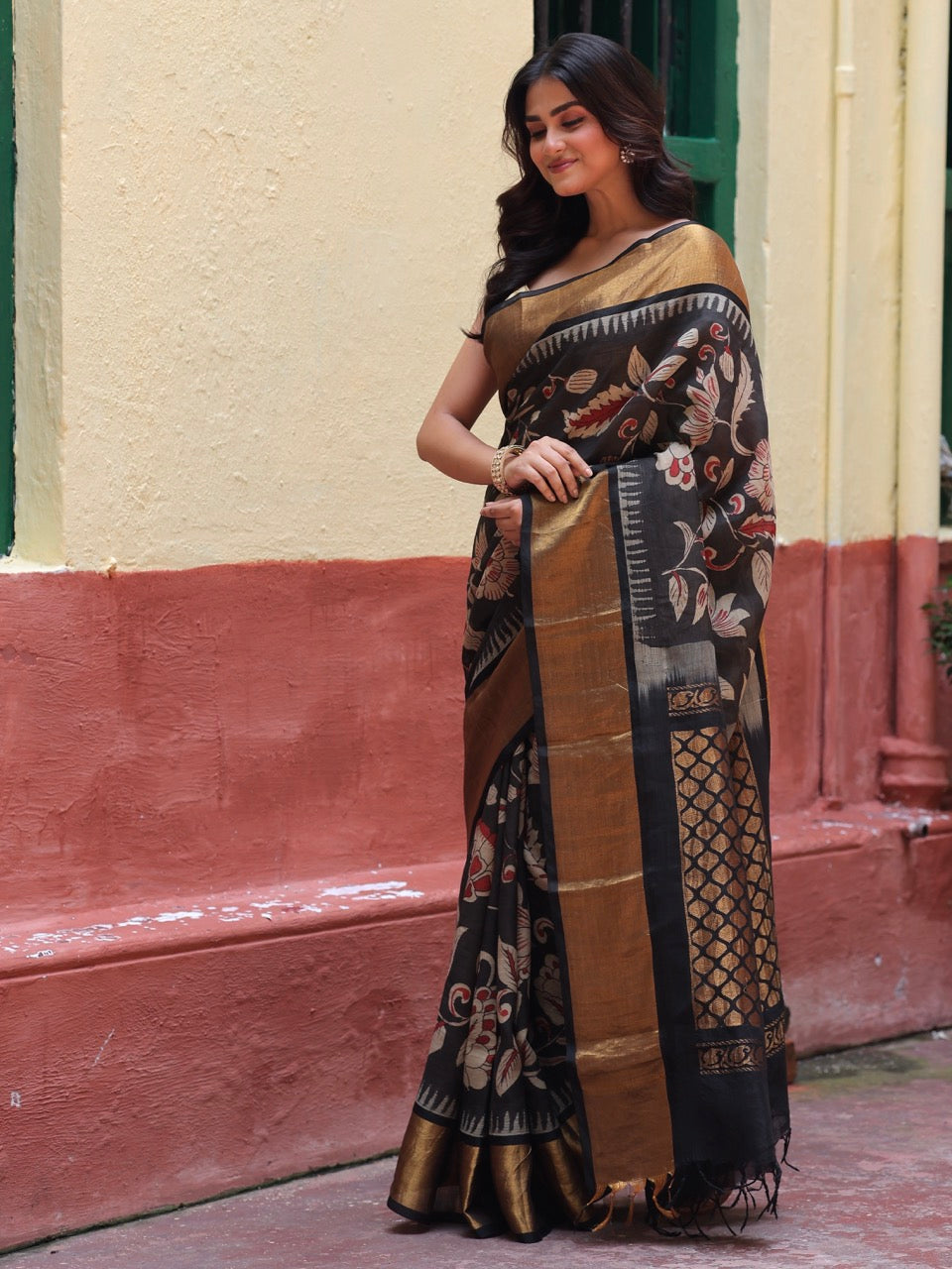 floral-black-cotton-silk-pen-kalamkari-saree-styled-look