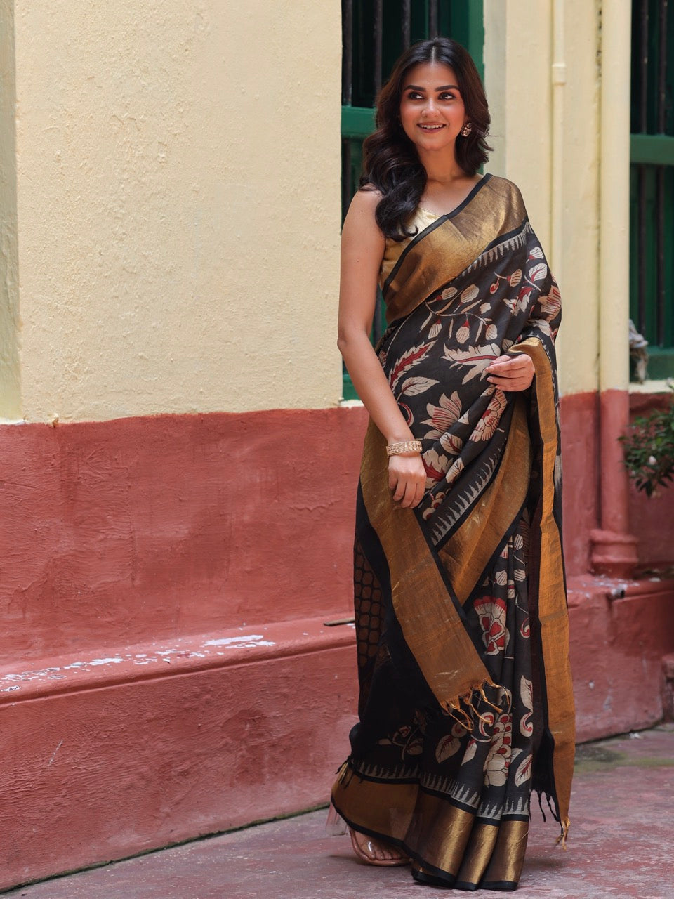 floral-black-cotton-silk-pen-kalamkari-saree-view
