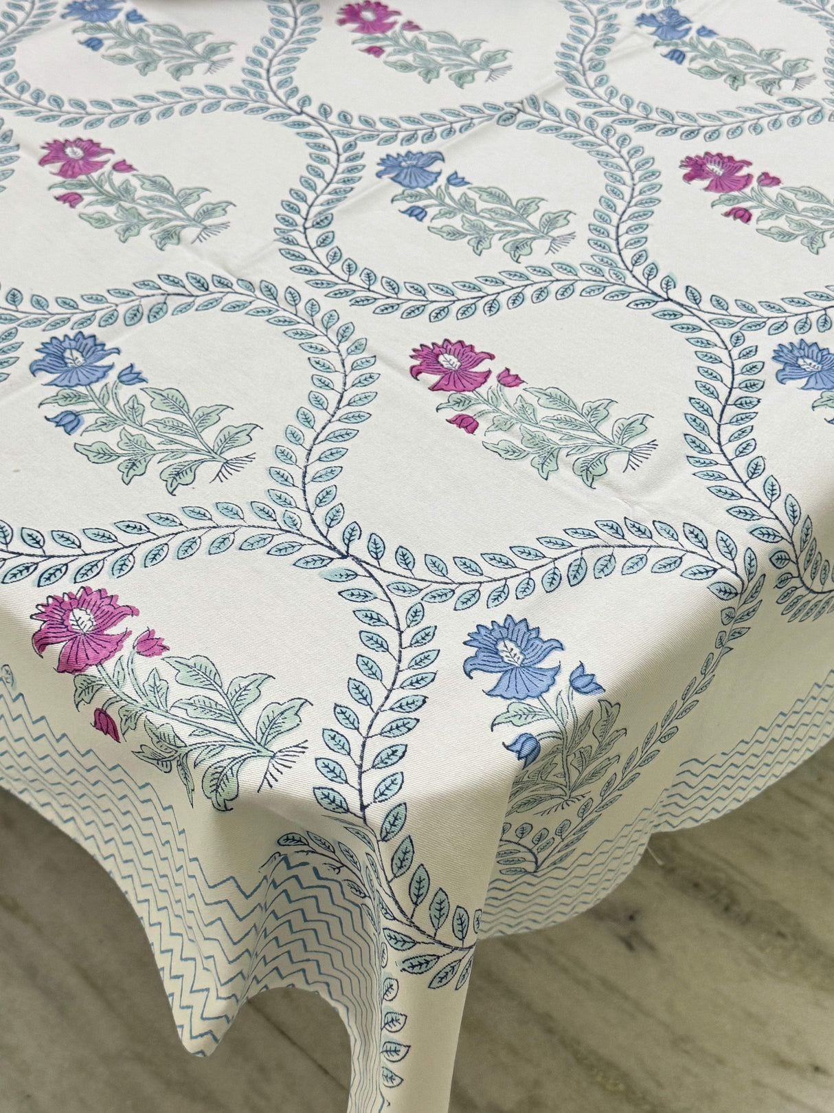 floral-blue-theme-table-cloth-6-seater-pattern-view