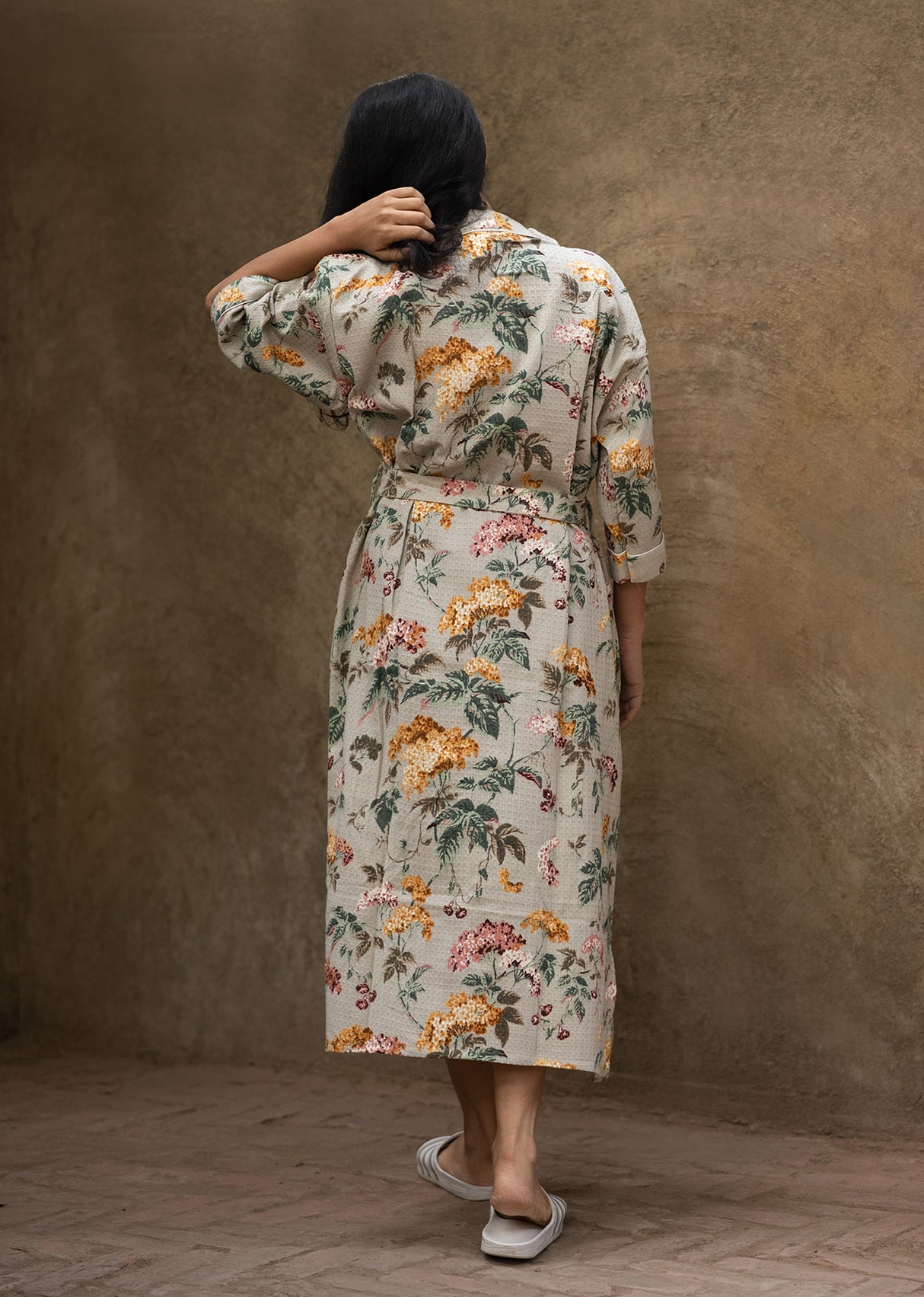 floral-grey-cotton-waffle-bathrobe-detailed-view