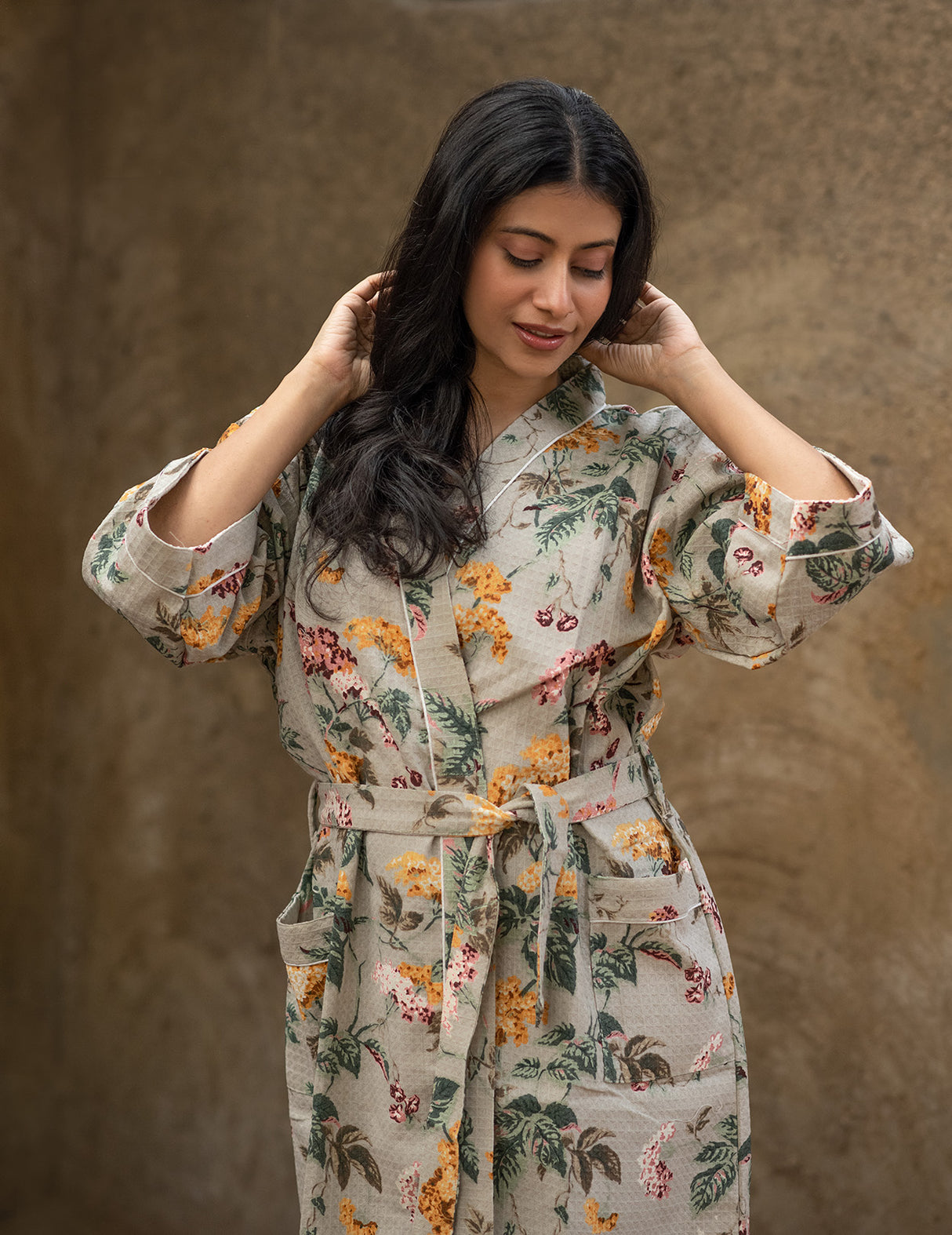 floral-grey-cotton-waffle-bathrobe-texture-view