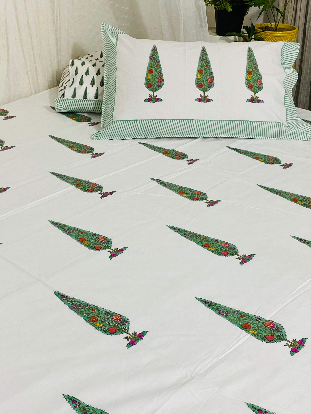 full-green-tree-king-cotton-bedsheet-detailed-view