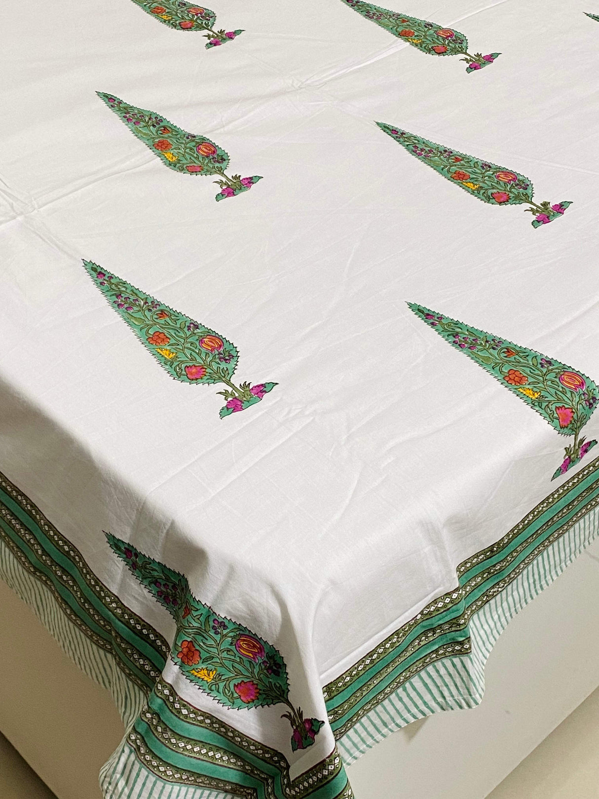 full-green-tree-king-cotton-bedsheet-pattern-view