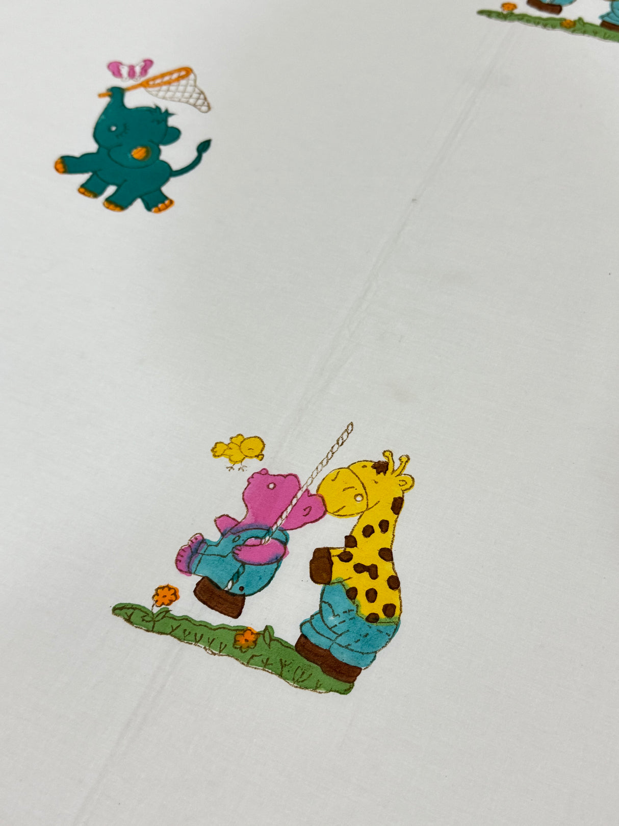 giraffe-elephant-king-cotton-bedsheet-detailed-view