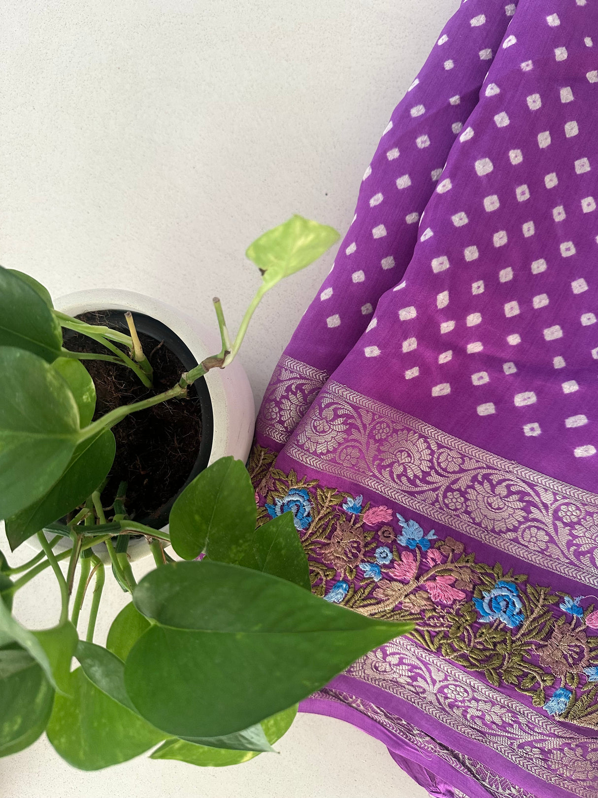 grand-elegance-chiniya-silk-bandhani-saree