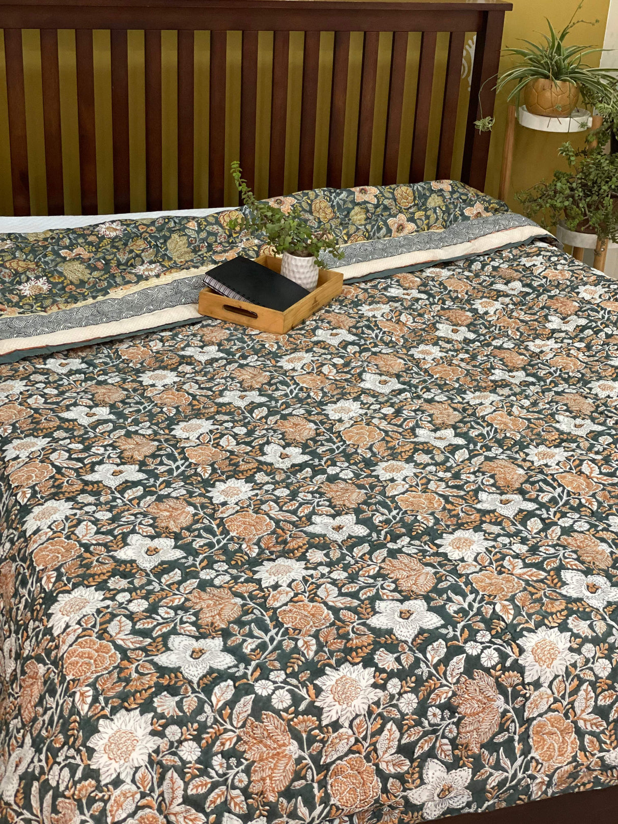 green-brown-flower-king-cotton-quilt-complete-view