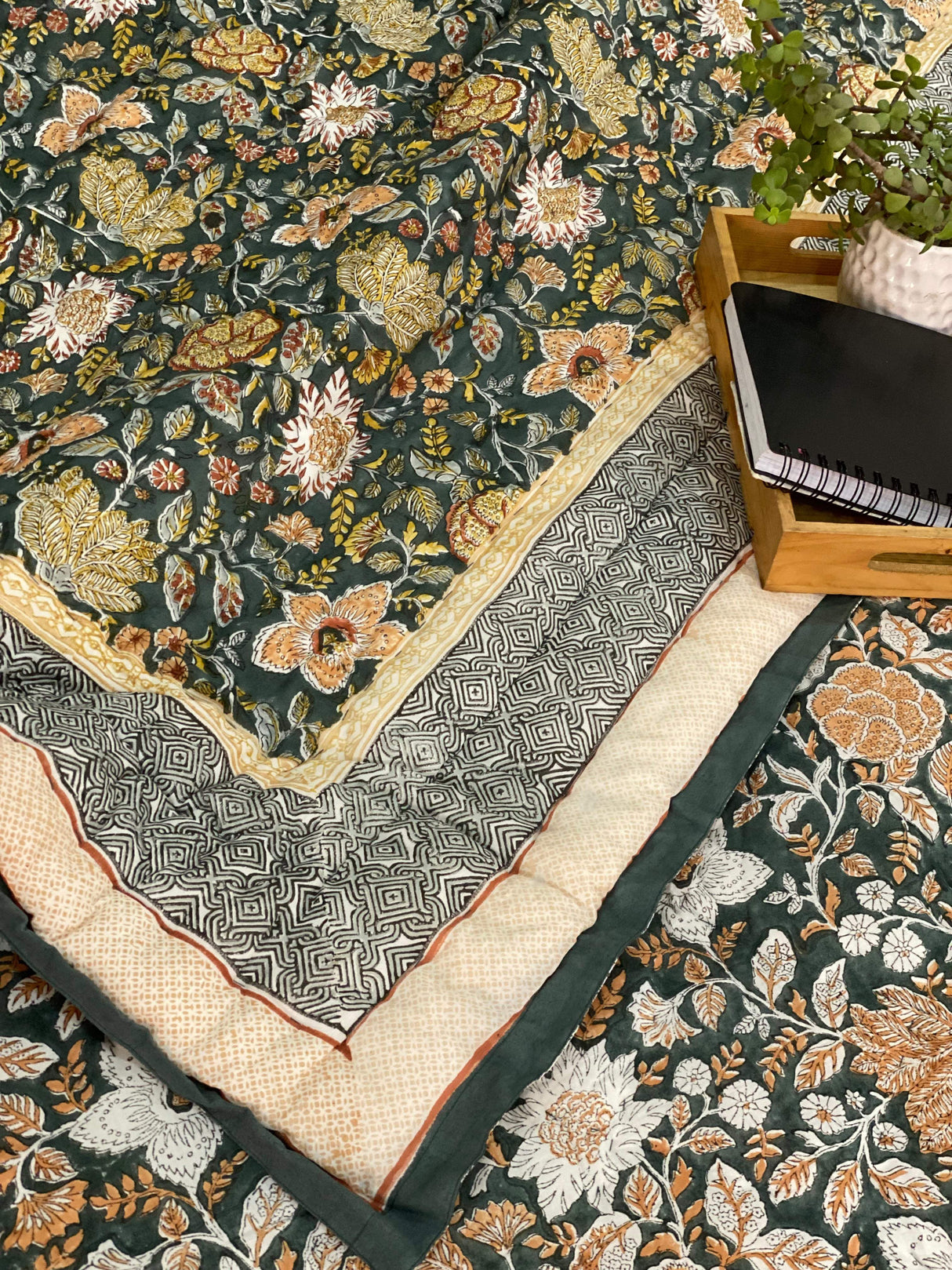 green-brown-flower-king-cotton-quilt-detailed-view