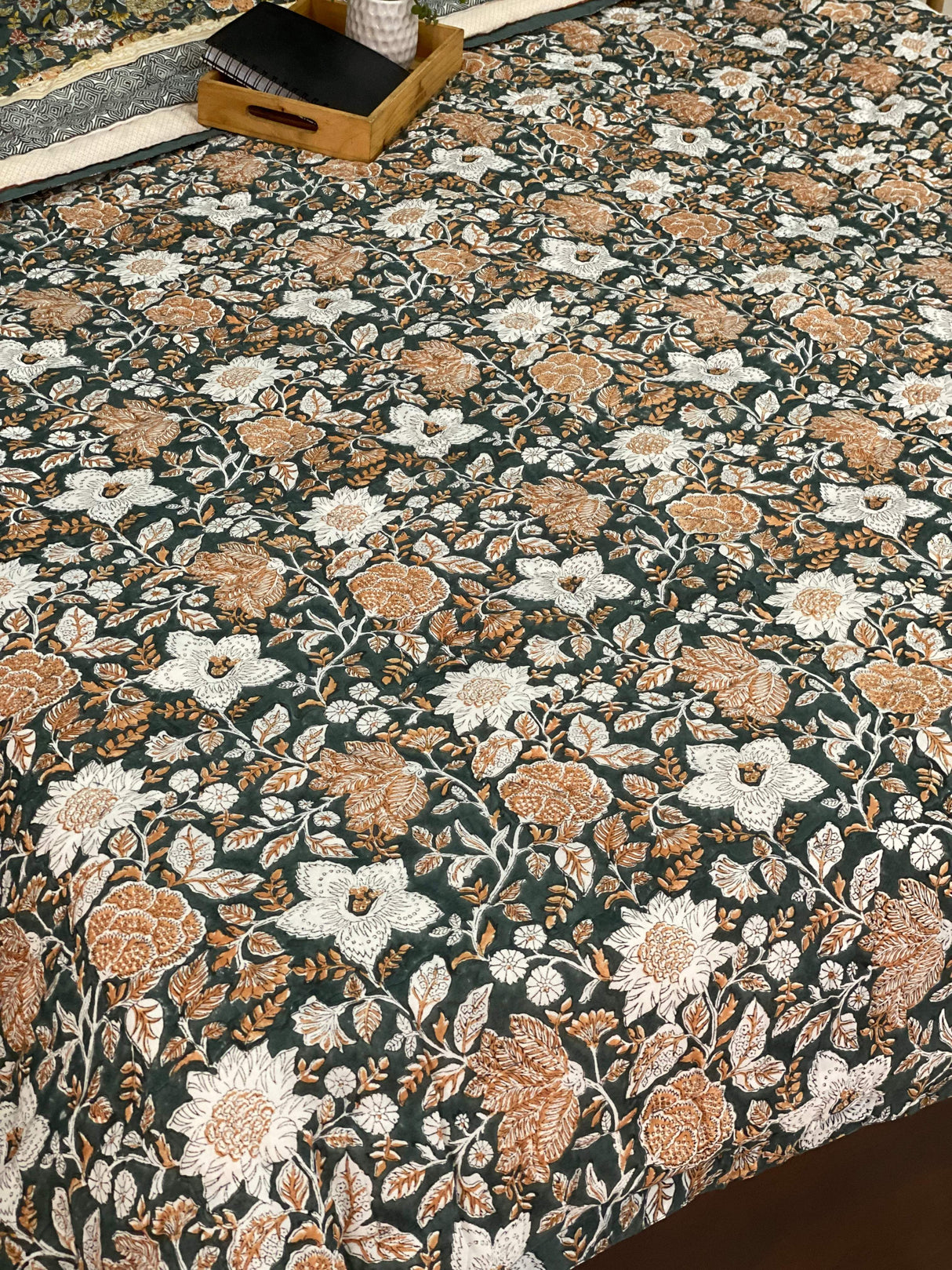 green-brown-flower-king-cotton-quilt-overall-view