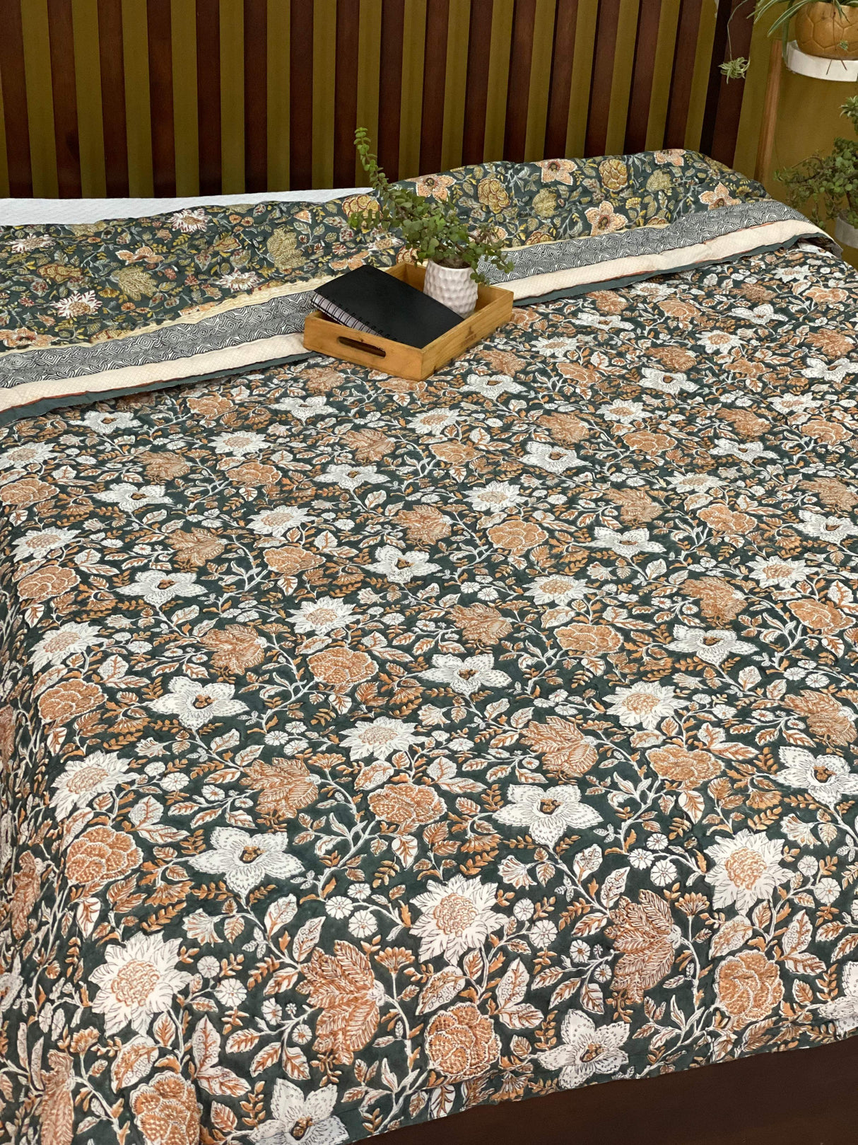 green-brown-flower-king-cotton-quilt-texture-view