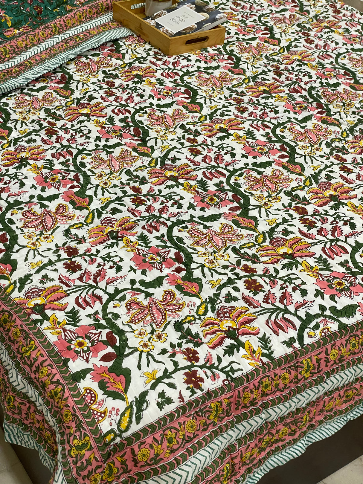 green-brown-king-cotton-quilt-close-up