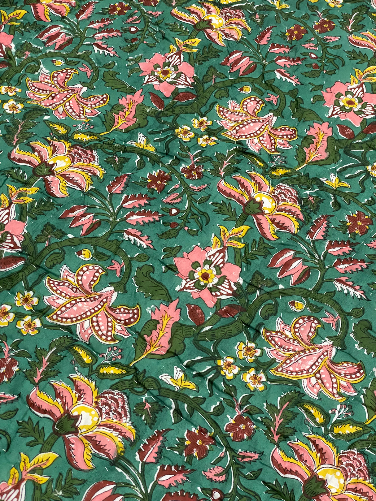 green-brown-king-cotton-quilt-detailed-view