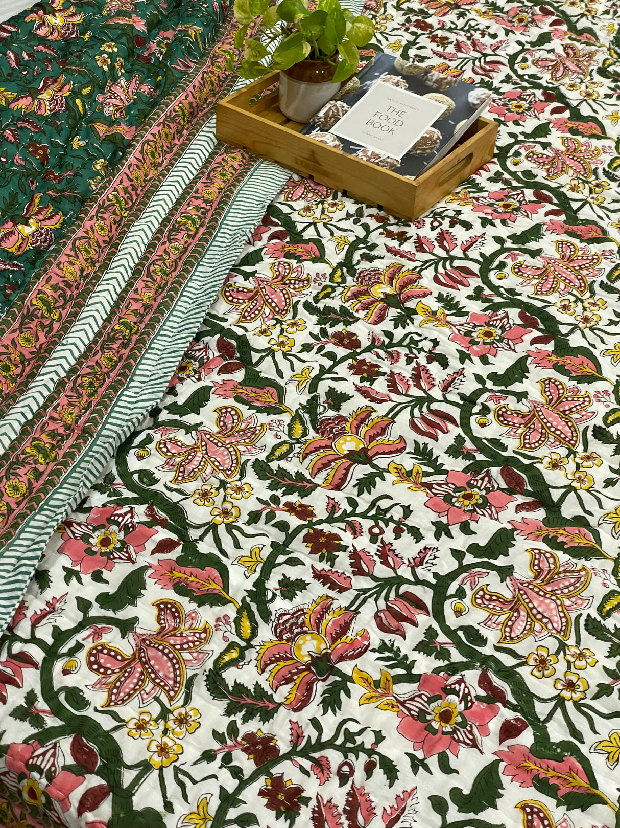green-brown-king-cotton-quilt-layer-view