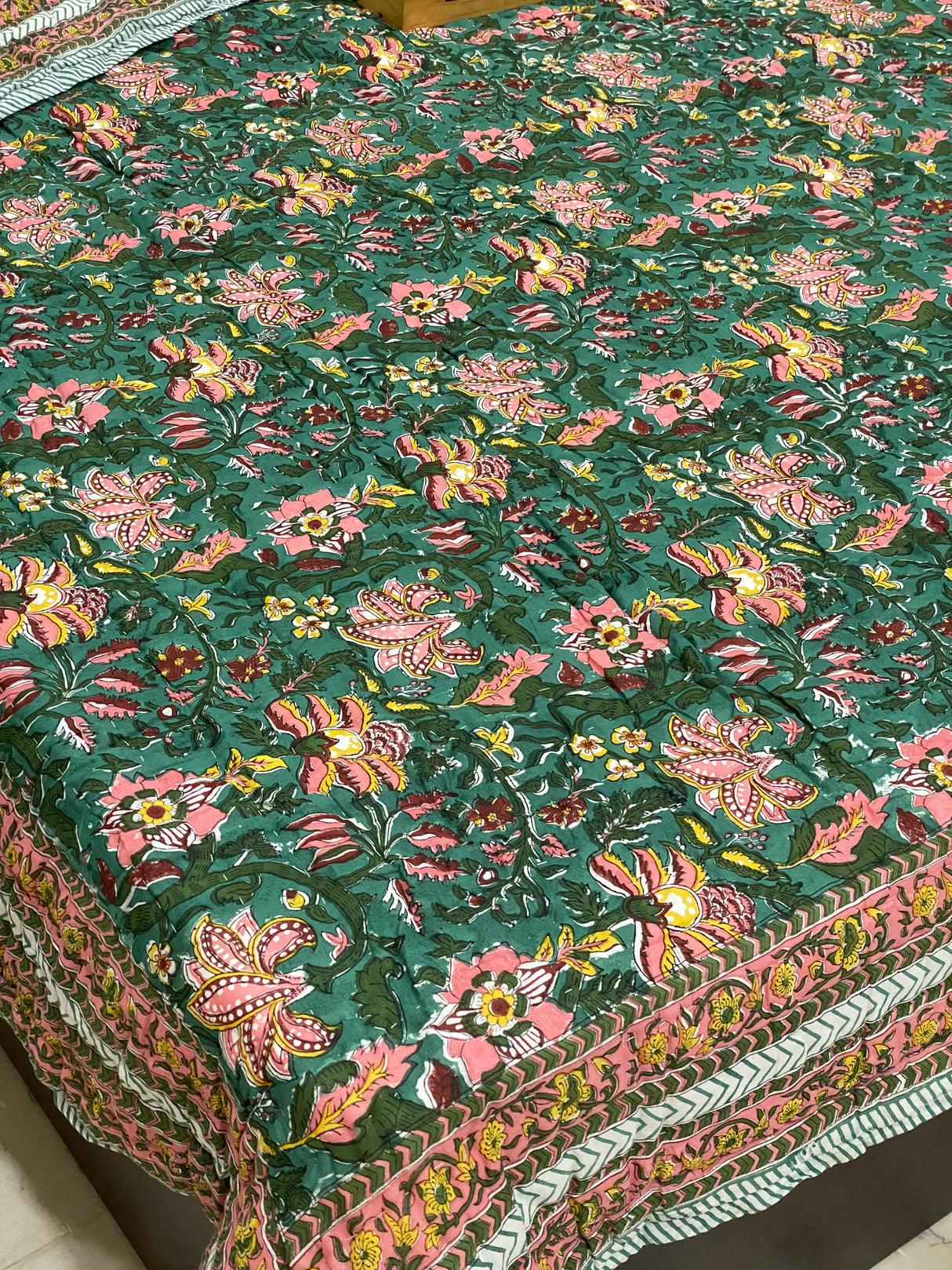 green-brown-king-cotton-quilt-pattern-view