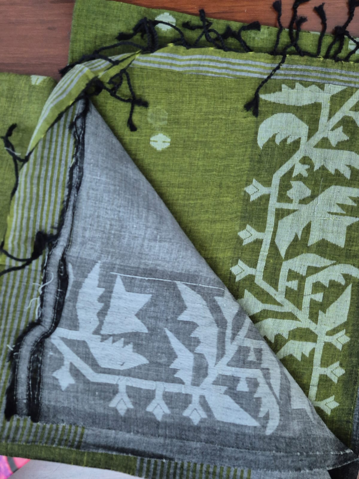 Elegant Mulmul Cotton Saree made on Jacquard Loom in Green and Grey Colour