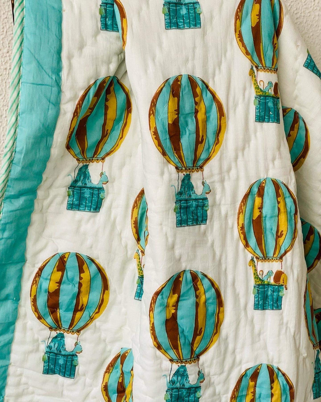 green-hot-air-balloon-quilt-back-view