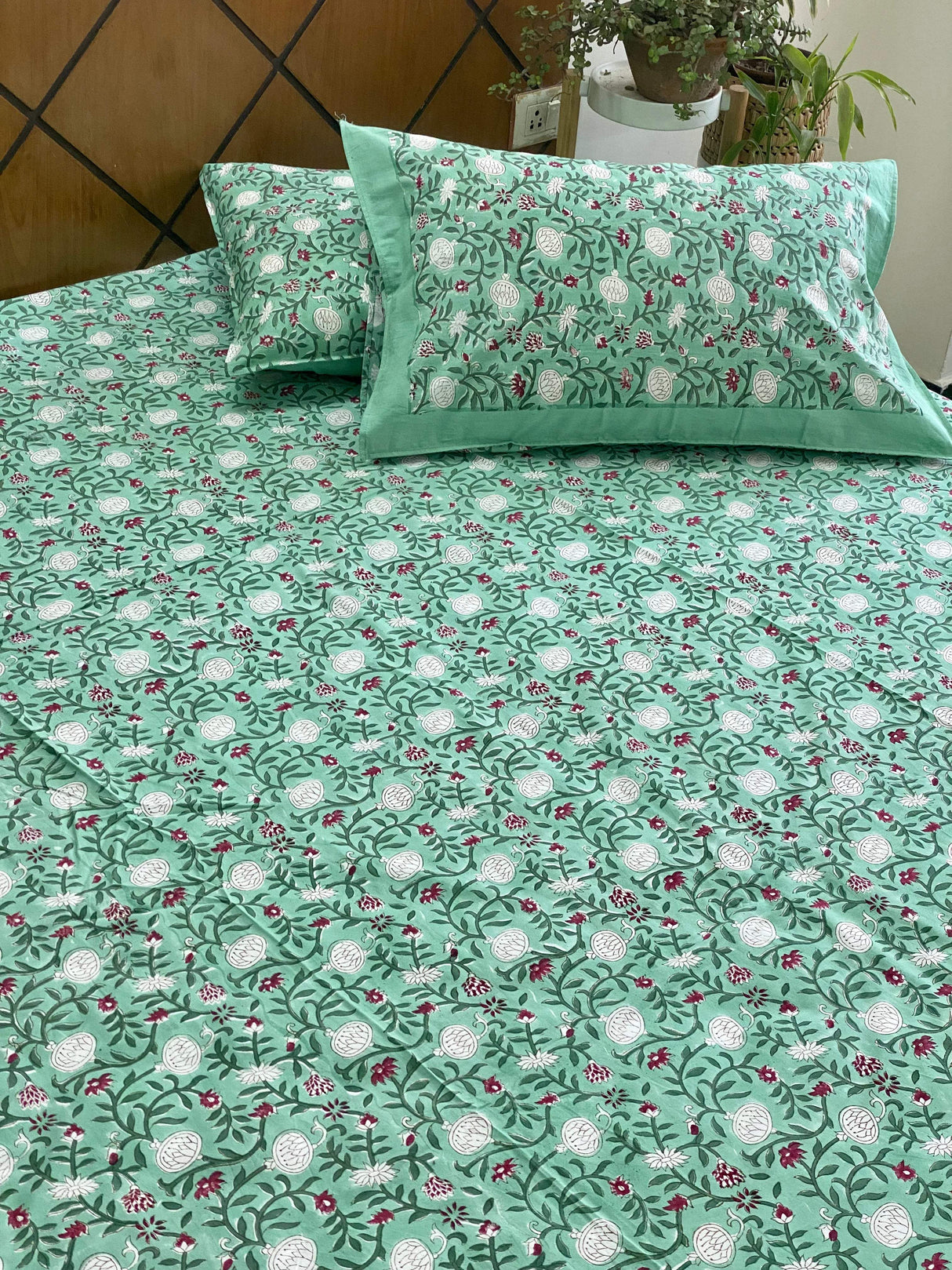 green-theme-double-cotton-bedsheet-side-view