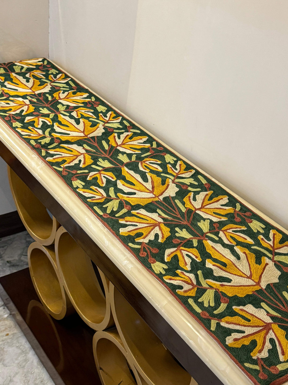 green-theme-kashmiri-embroidery-table-runner-full-view