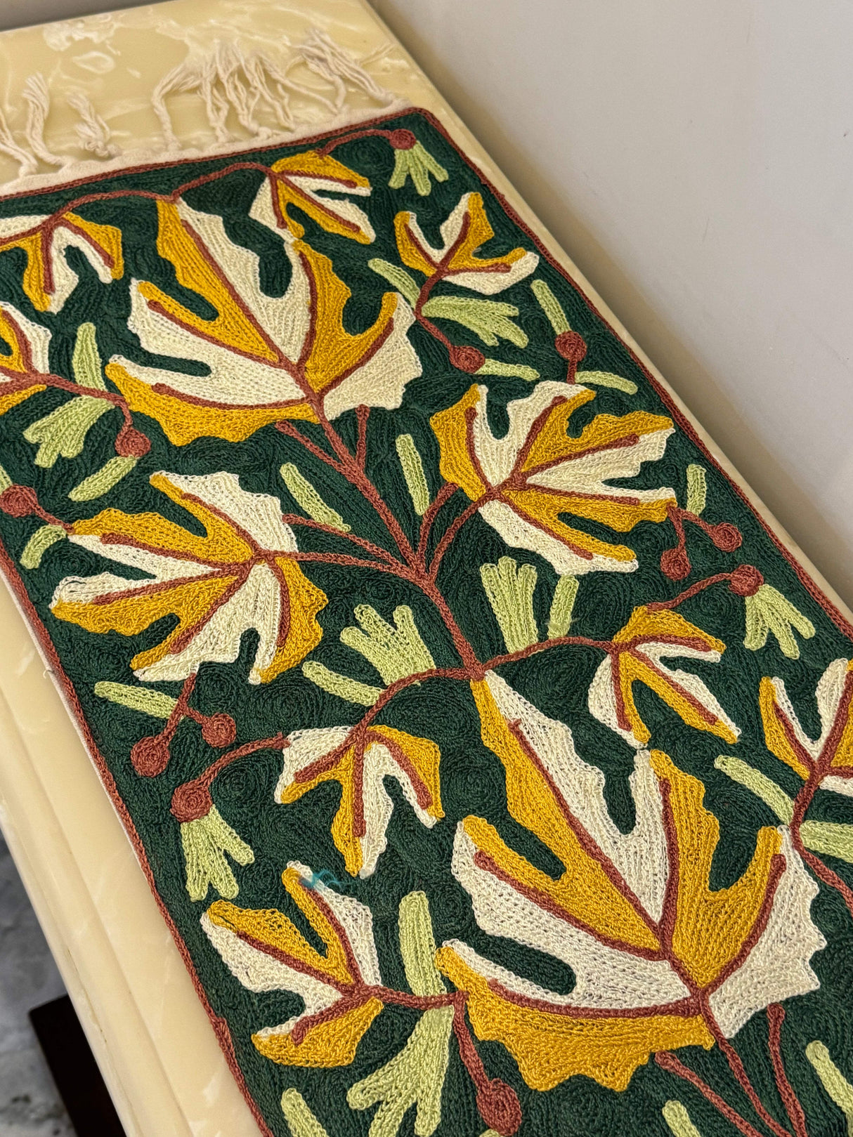 green-theme-kashmiri-embroidery-table-runner-pattern-view