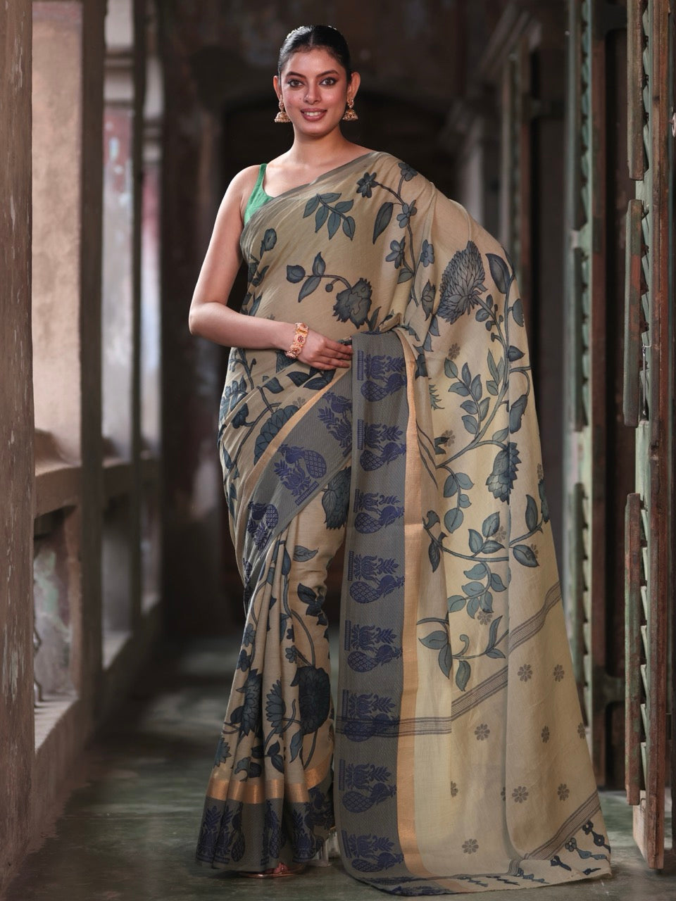 grey-base-handcrafted-cotton-kalamkari-saree