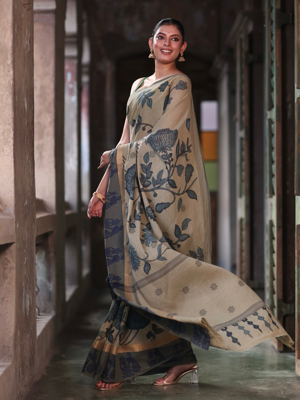 grey-base-handcrafted-cotton-kalamkari-saree