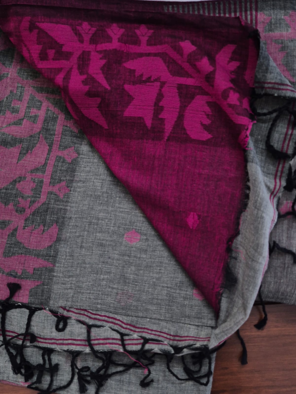 Elegant Mulmul Cotton Saree made on Jacquard Loom in Grey and Crimson Colour