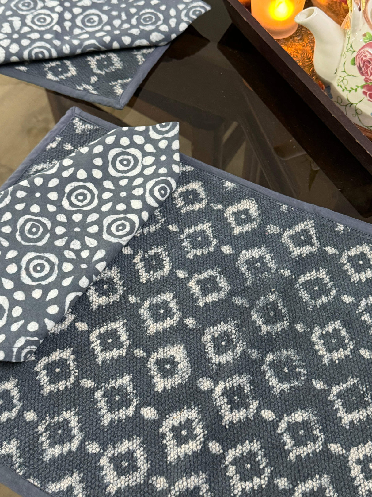 grey-kilim-table-mat-napkin-6-seater-detailed-view