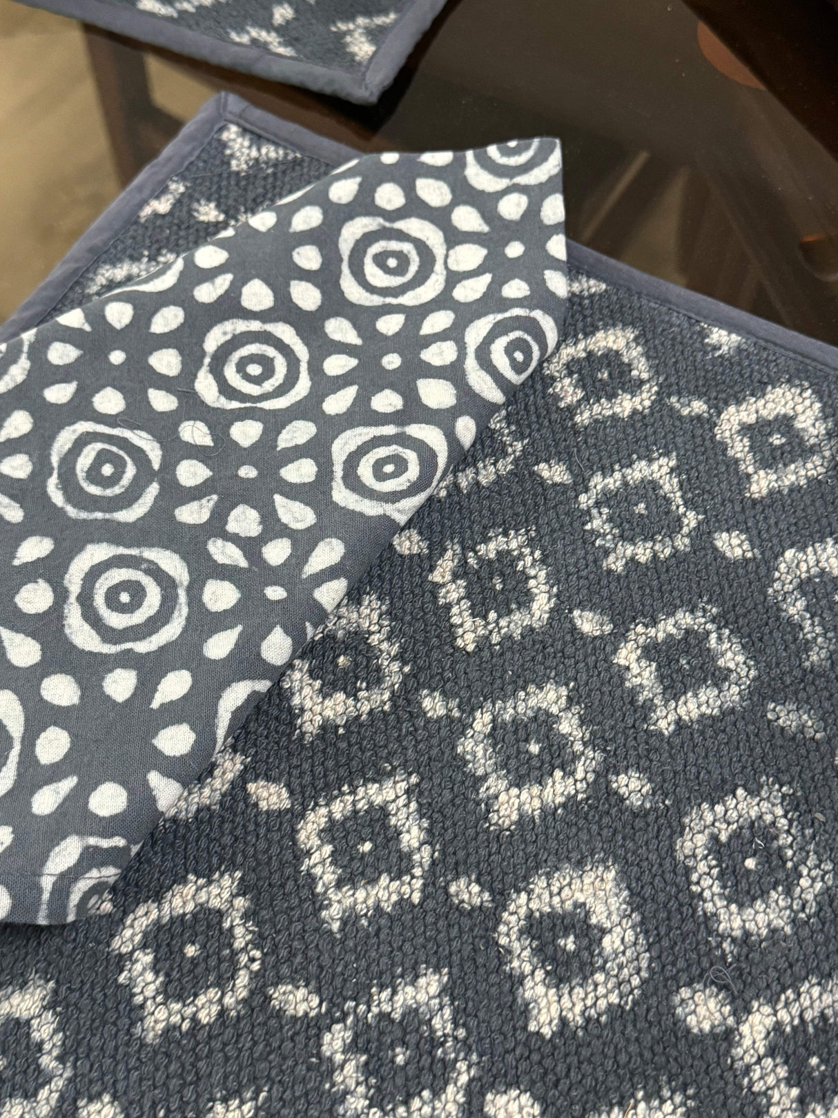 grey-kilim-table-mat-napkin-6-seater-pattern-view